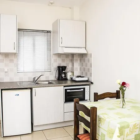 Mani's Rose Aparthotel 3*